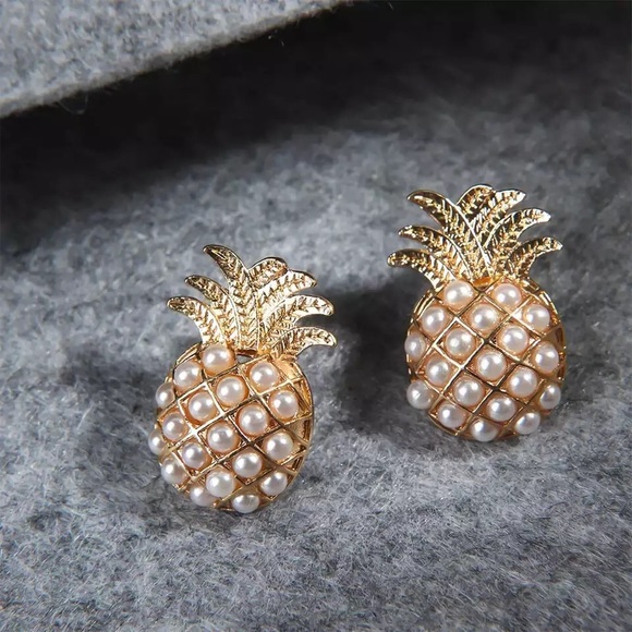 'Make the Cut' Pineapple Pearl Bead Accent Earring - Picture 2 of 8